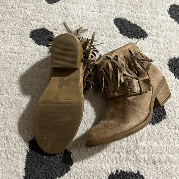 Soda Moccasin Heeled Booties Size 6 - Picture 4 of 6